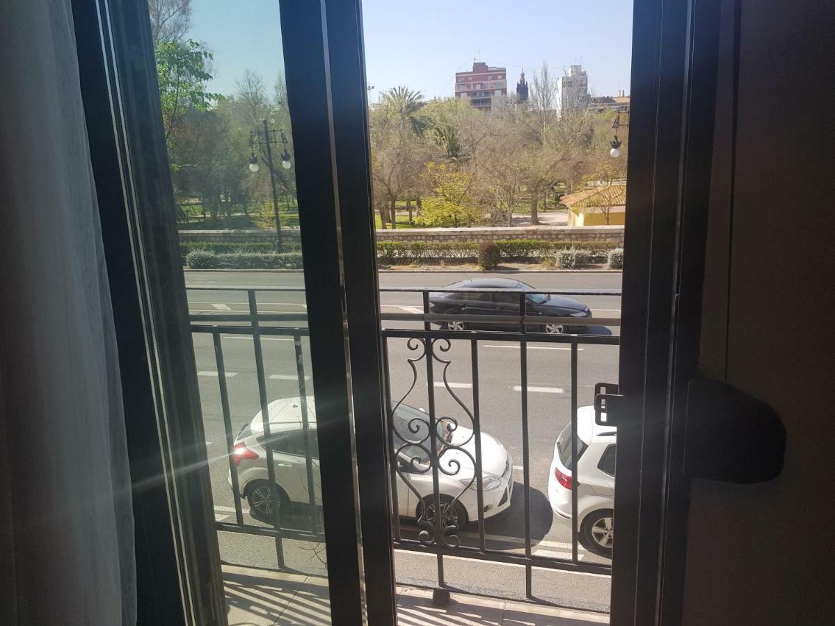 Domus Valencia Apartamentos Centro Frente A Torres De Serrano ภายนอก รูปภาพ